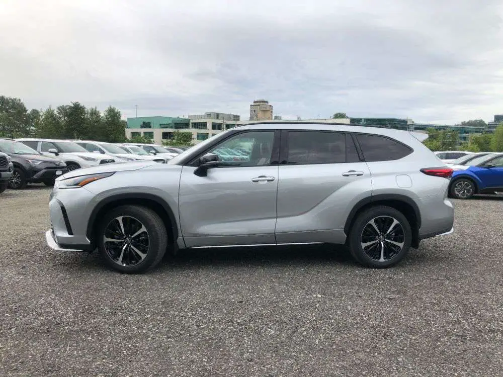 2021 Highlander XSE Silver with Cockpit Red SofTex Leather Interior