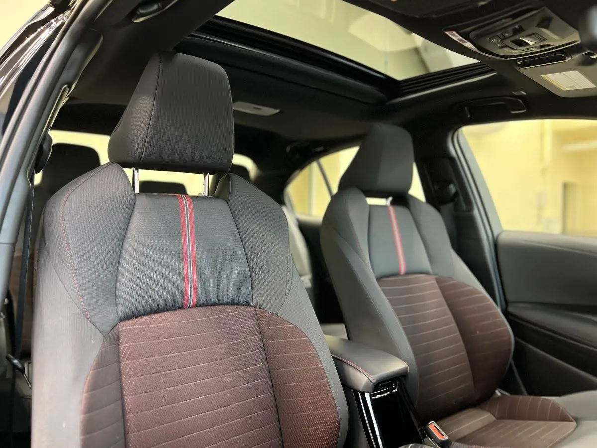 2023 corolla hybrid se AWD fabric seats sunroof