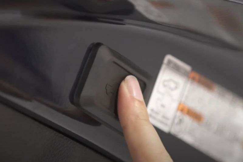 kick sensor backdoor- open close button on door